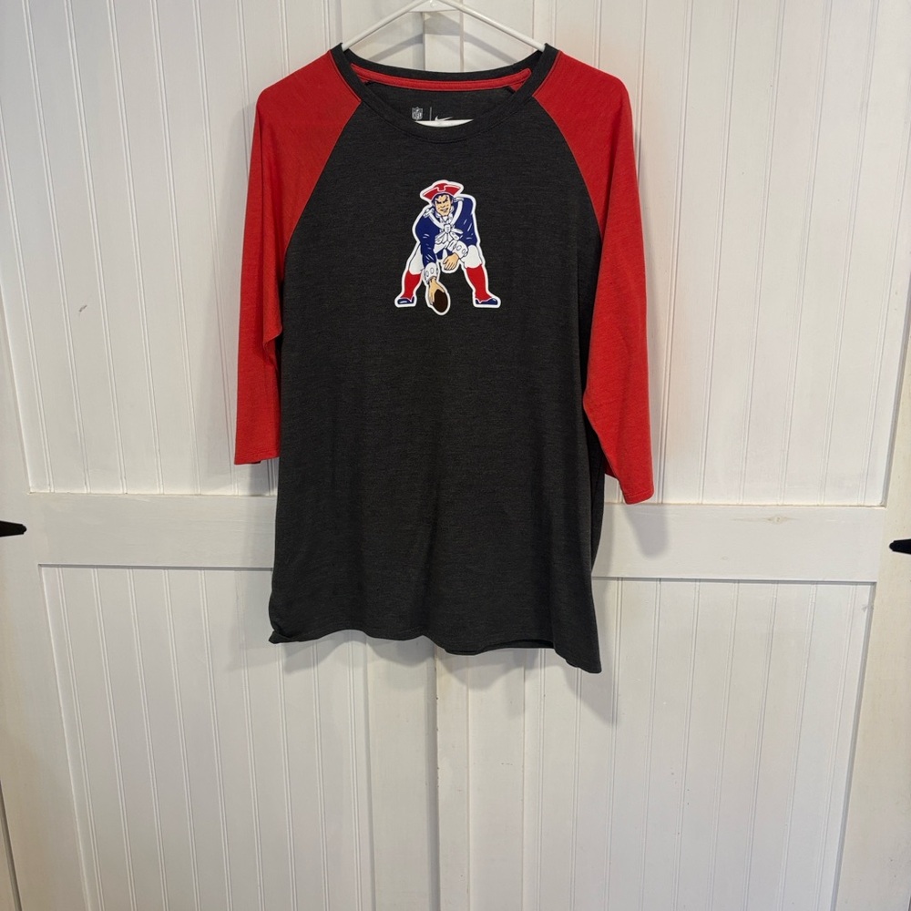 Nike Gray & Red, 3/4 sleeve N.E. Patriots Athletic Tee size XXL